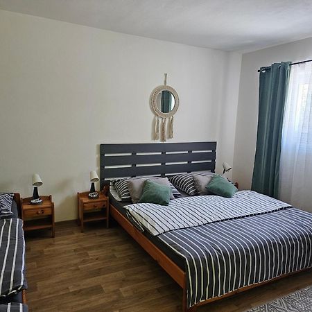 Penzion A Pizzerie Na Zalozne Kobyli Bagian luar foto