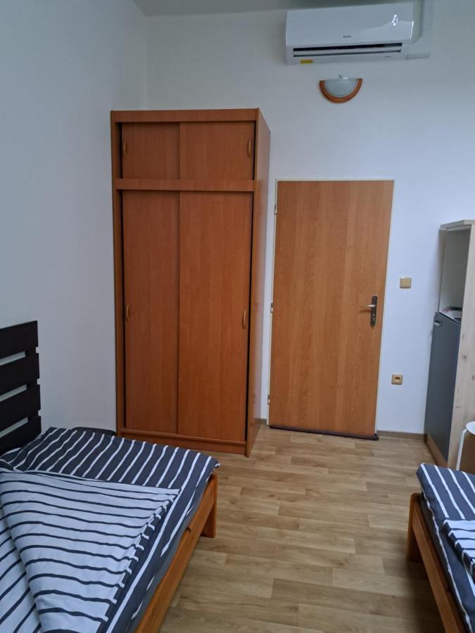 Penzion A Pizzerie Na Zalozne Kobyli Bagian luar foto
