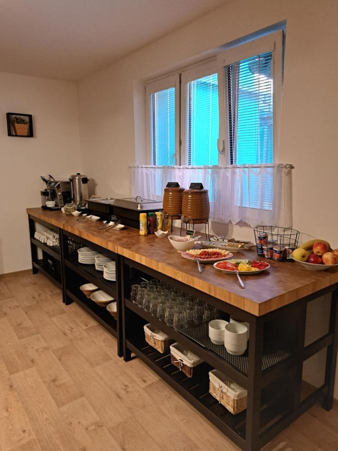 Penzion A Pizzerie Na Zalozne Kobyli Bagian luar foto