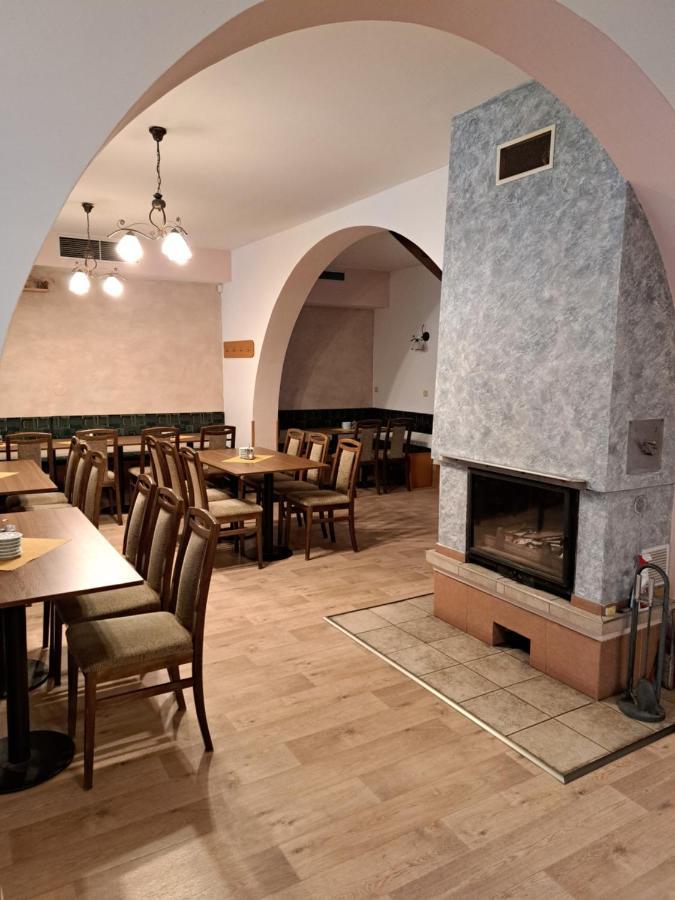 Penzion A Pizzerie Na Zalozne Kobyli Bagian luar foto