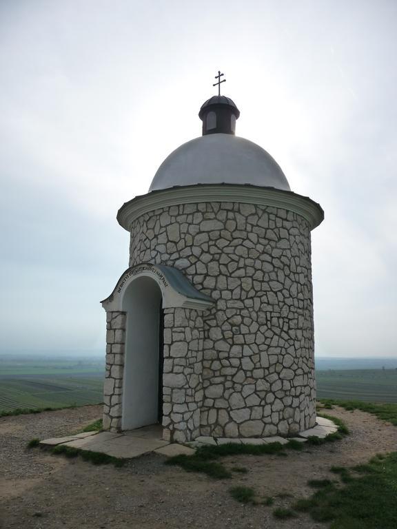 Penzion A Pizzerie Na Zalozne Kobyli Bagian luar foto